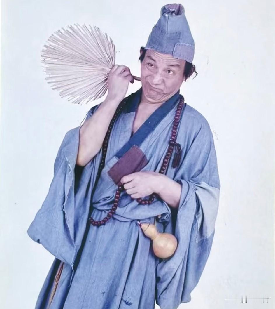 游本昌走了，最后一句&34;我很舒服&34;！

52岁才等来济公，93岁才舍得走，这老头一辈子都在教我们怎么活……


就这五个字，我盯着屏幕看了得有半分钟。不是不敢信，是突然反应不过来——这种小时候电视里的人，怎么就&34;走了&34;呢？

93岁，算喜丧。女儿说走的时候像睡着，最后一句&34;我很舒服&34;。

我信。这老爷