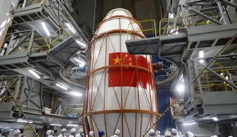 马斯克：星链已经快把轨道占满了！中国：没事，“太空下饺子”开始提速！
8月16日12点10分，我国在海南商业航空发射场发射的最新一发饺子，使用长征12号运载火箭成功将卫星互联网低轨24组卫星发射升空，实现一箭24星。

从26年2月21日，马斯克在x平台上表示星舰每年将发射超过1万颗卫星。截至26年
