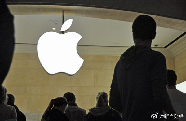 【#苹果Siri虚假宣传判赔2.5亿美元#】#iPhone美国用户最高可获95美元赔偿#据报道，苹果因Siri虚假宣传引发的集体诉讼近日迎来新进展。

法庭文件显示，苹果已同意支付2.5亿美元（约合人民币17亿元）达成和解，符合条件的美国iPhone用户单台设备最高可获95美元赔偿。

该诉讼源于苹果在2024年大肆宣传搭 ​