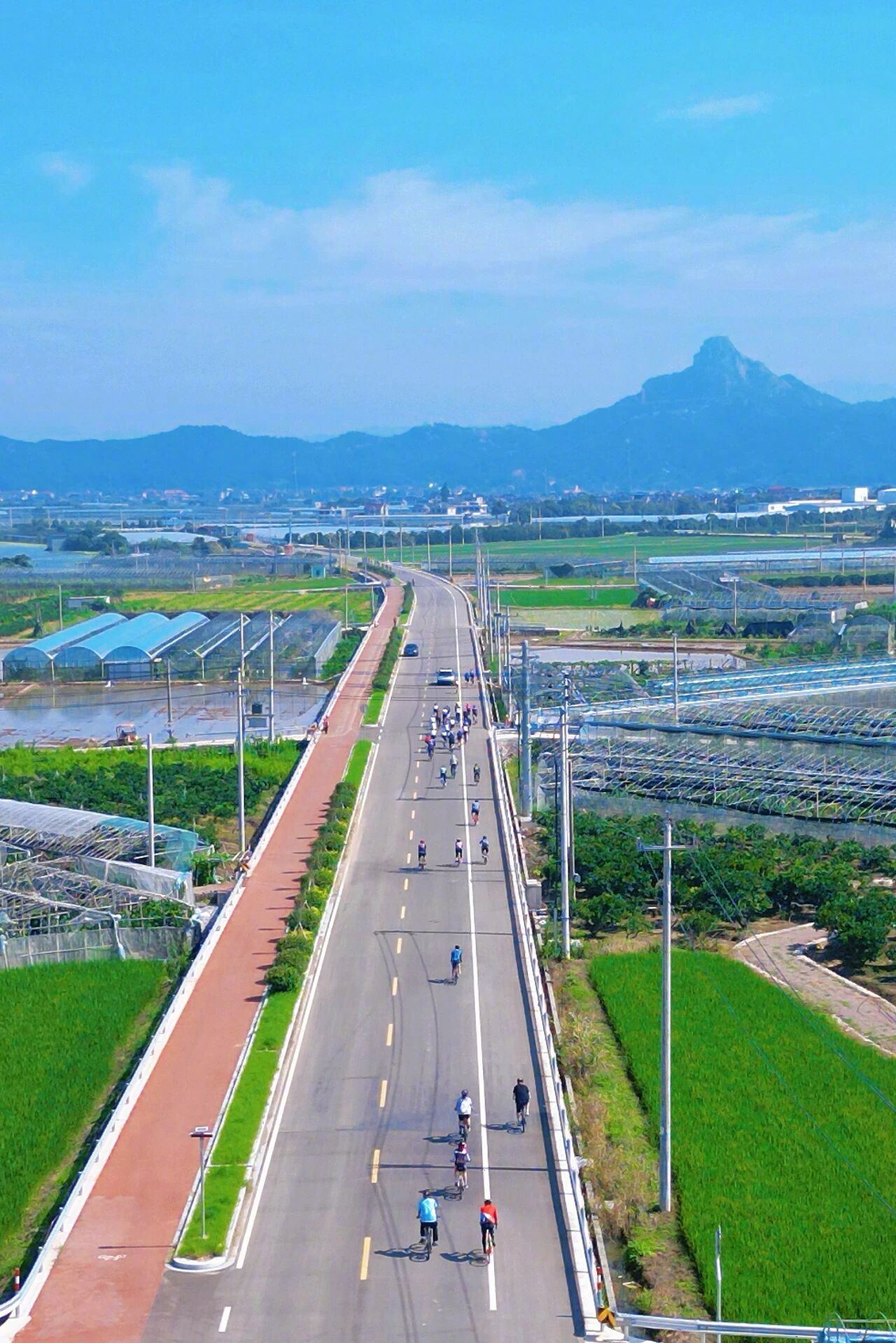 7月4日，象山县定塘镇的“〇号公路”上轮毂飞转、笑语不断。当天上午，一...