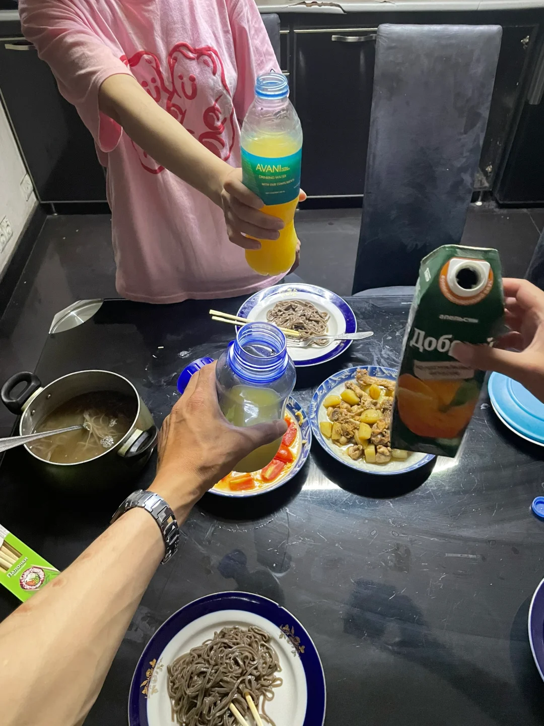 偶遇19岁女孩子，一个人背包走大环线。