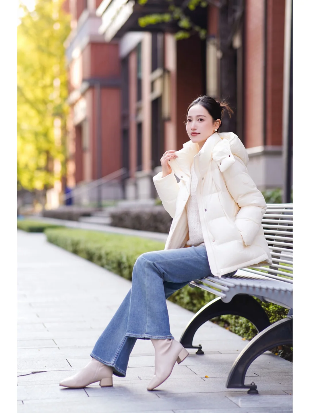 简约干净☁️软呼呼白色羽绒服穿搭