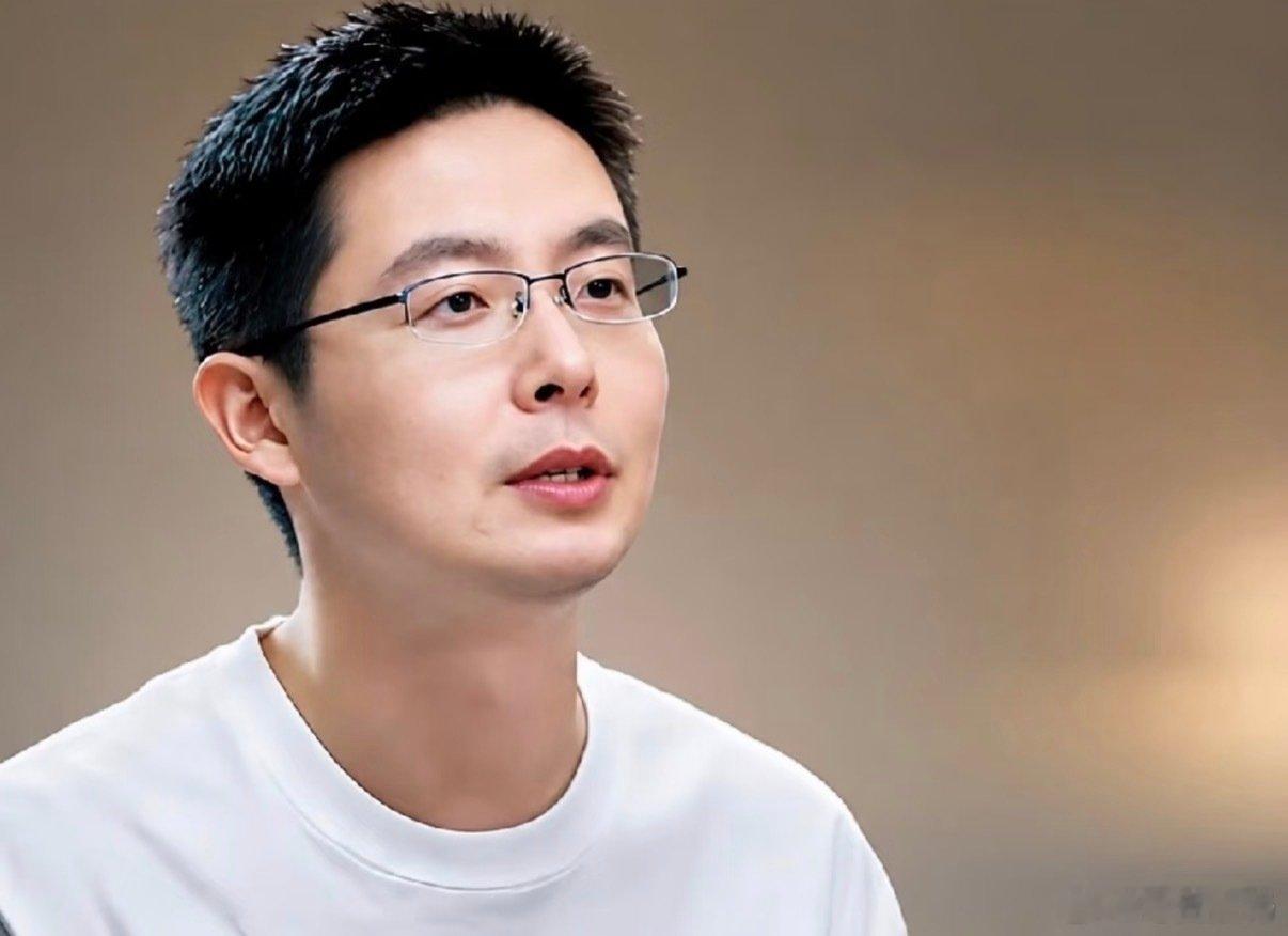 #宇树回应报销超100需王兴兴审批#我就说这么大企业，不可能连报销100块这种事都老板亲自管，那得多累啊[允悲] ​