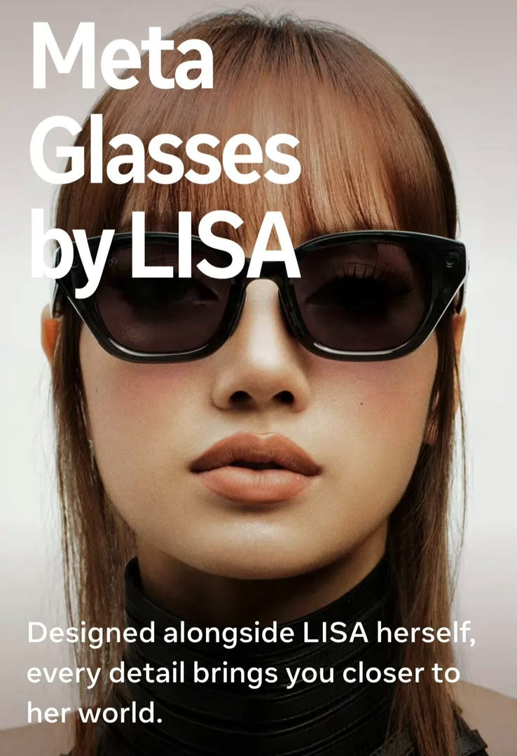 Lisa 直接参与了眼镜设计的创作，每一个细节都让你更贴近她。 ⭐

「我的灵感来自于想要一款我可以舒适地每天佩戴的东西。我曾经有过我很喜欢的眼镜，但它们总是从我脸上滑下来。我得去店里调整它们。但有了这些，你可以自己轻松搞定。」

「我下班时会放松得多。我理想中的一天就是出门买一杯抹茶…… ​