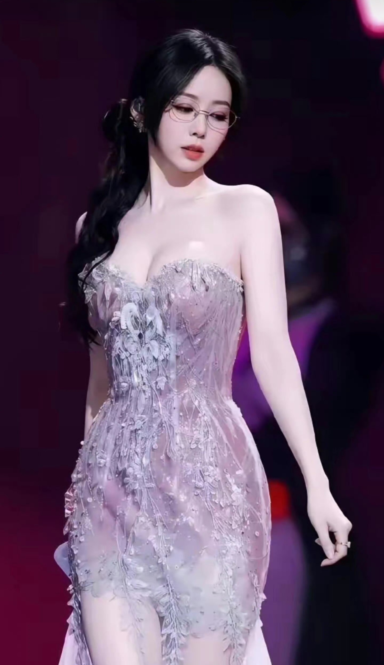 张靓颖年龄越大越美了呢，身材太顶级了