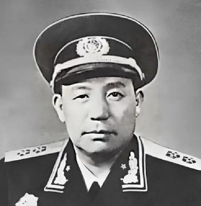 1952年初，毛主席忽然问彭德怀：“哪支部队打美军打得最好？”彭德怀思索片刻，说：“第42军，”没想到主席表示：立刻将他们调回来！
 
彭德怀愣了一下，手指无意识地摩挲着茶杯沿。屋里安静了几秒，他才开口：“主席，42军现在东线打得正顺手，对美军那套摸得门儿清，突然调回来……”
 
毛泽东把烟灰轻轻磕