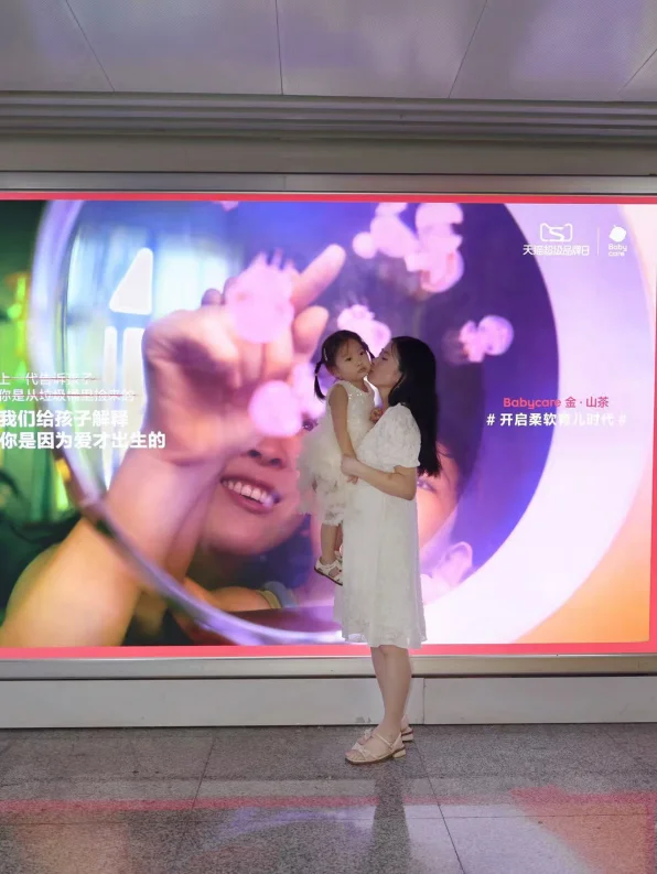 被杭州地铁柔软育儿戳中！带娃可以这么柔软