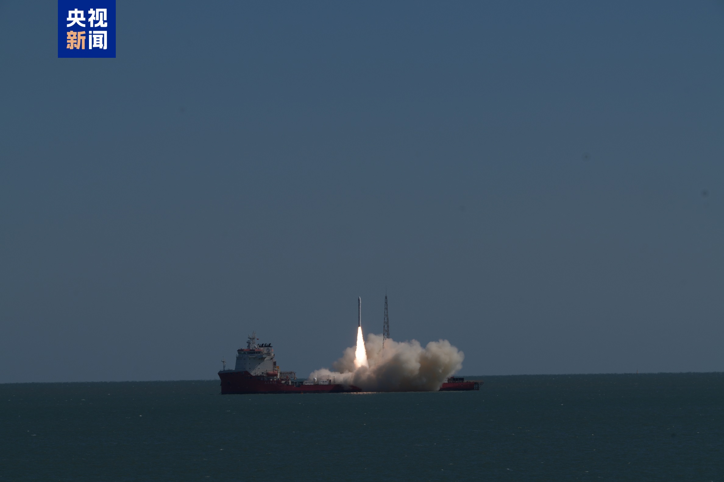 【运载火箭，海上发射成功！】
北京时间2026年10月21日11时39分，我国太原卫星发射中心在山东日照附近海域成功发射谷神星一号海射型遥八运载火箭，搭载发射的西光肆号01星顺利进入预定轨道，飞行试验任务取得圆满成功。
此次任务是谷神星一号运载火箭的第24次飞行。
（央视新闻）
编辑：莉莉