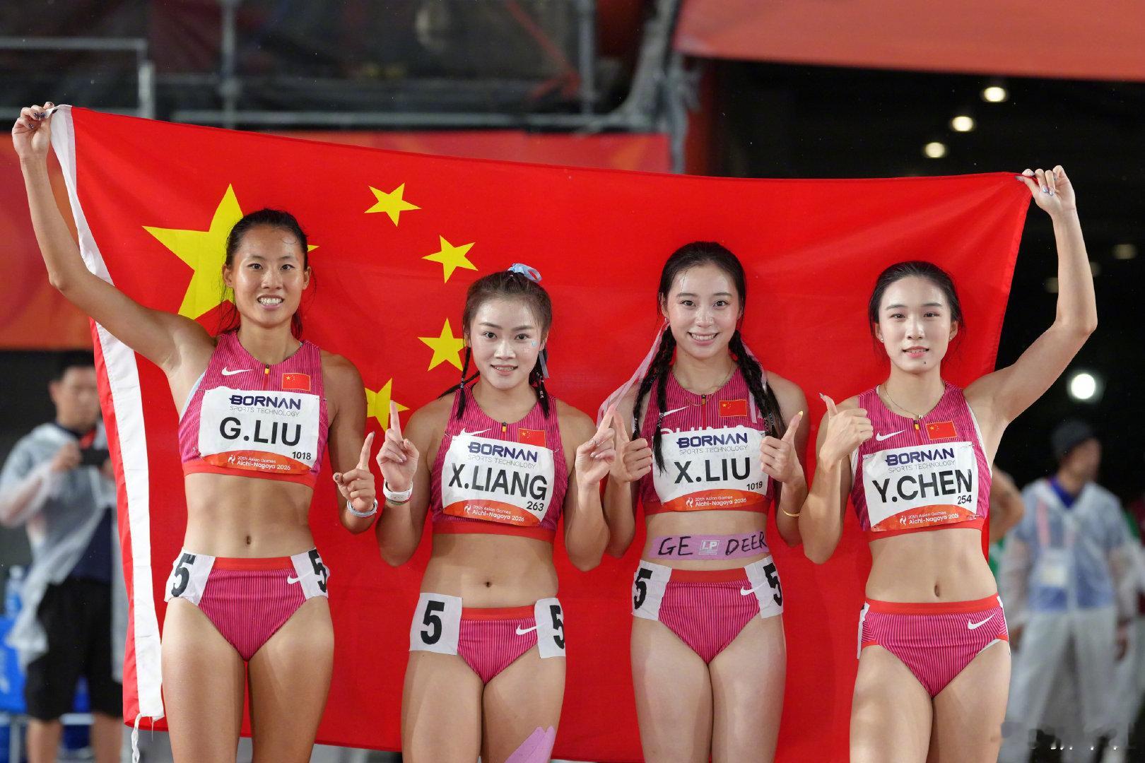 【#女子4x100米接力中国队金牌#】#陈妤颉再添一金#在刚刚结束的爱知·名古屋亚运会田径女子4x100米接力决赛中，由、、、组成的中国队获得金牌，卫冕成功。此前已在本届赛事中收获一金一银的陈妤颉再添一金。 ​​​​