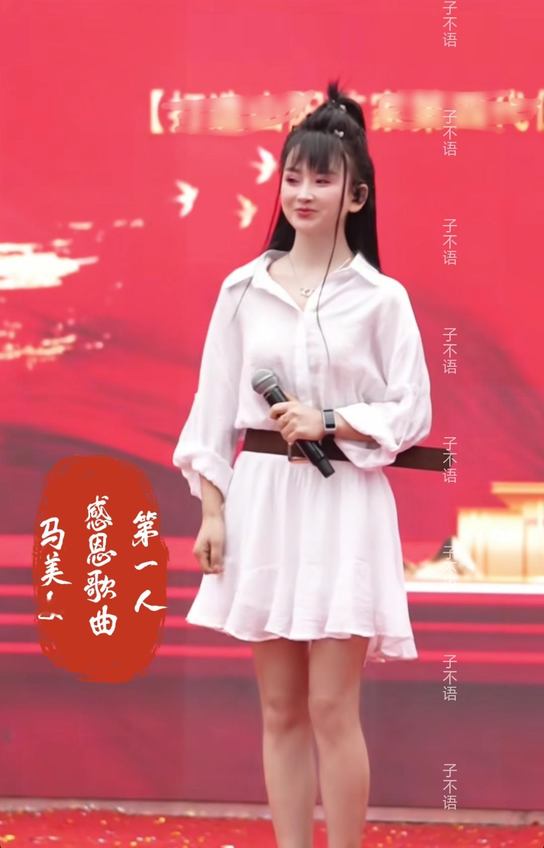全网谁的感恩歌曲唱的最好？有的说是刘静格格、有的说是梦舞，我觉得全网感恩歌曲唱的最好的就是马美如！马美如的歌声火到什么程度呢？走遍全国，有白事的地方，几乎就有马美如的歌声！在全国你可能不知道马美如的名字，但是你一定听到过马美如的歌声，马美如的《百善孝为先》，几乎是白事上必放的！陕西网络歌手里，马美如