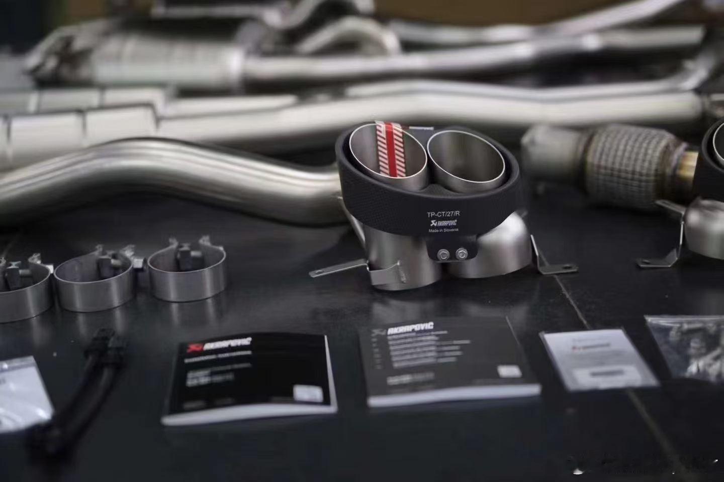 #汽车改装##奥迪# RS6、RS7 C7 Akrapovic天蝎钛合金阀门中尾段现货 ​