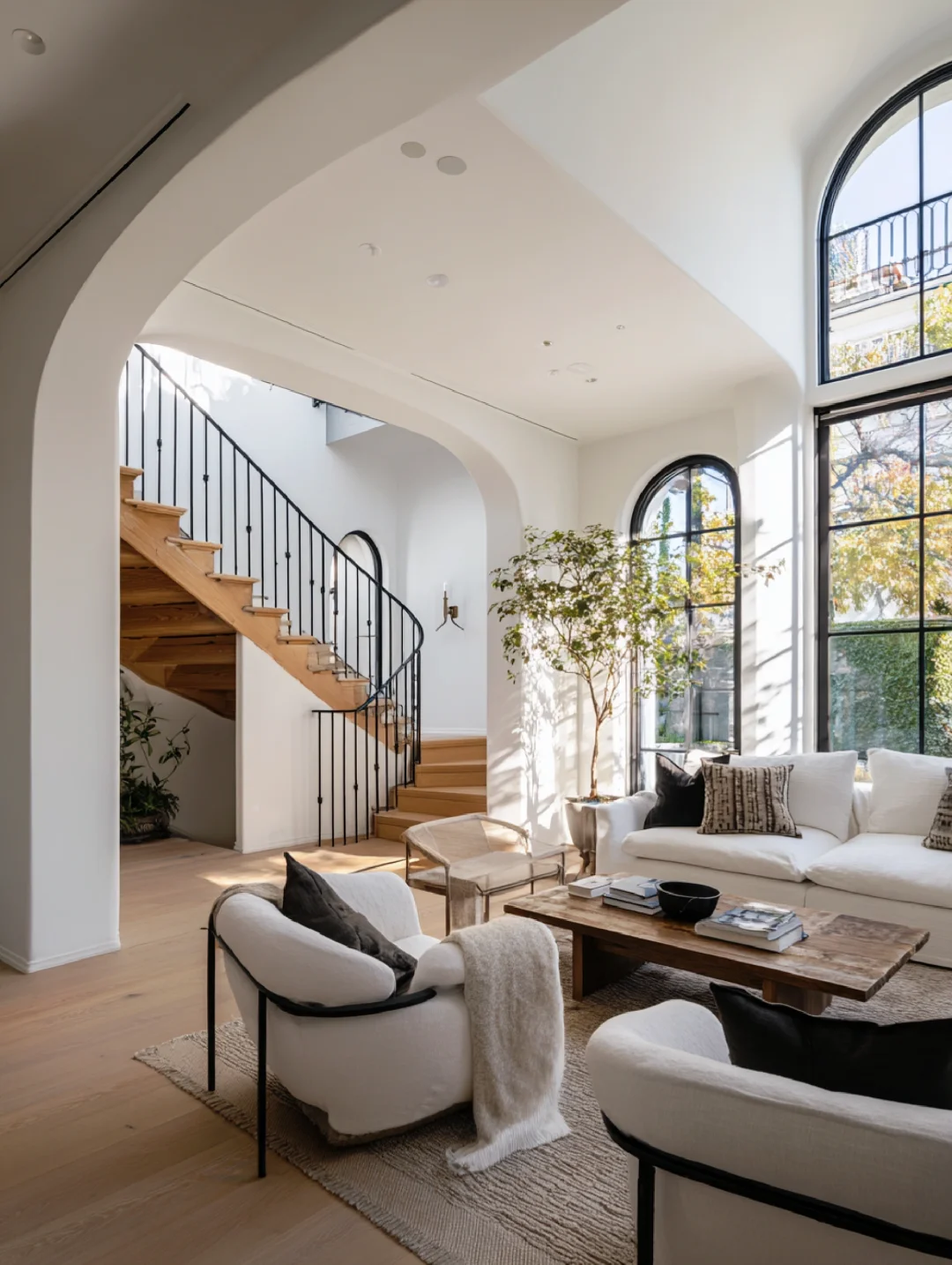 法式小洋楼的简约之美，黑白木色的优雅宁静