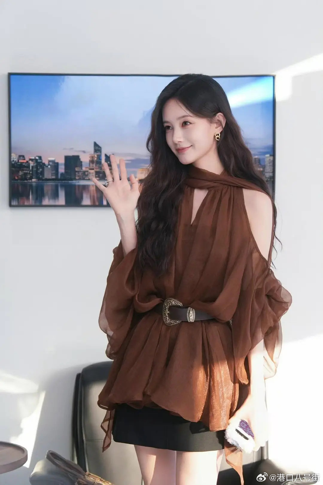 李一桐新剧怎么不好好宣传一下穿搭 美人余这几套都很好看啊
就是看到眼前一亮的感觉 ​