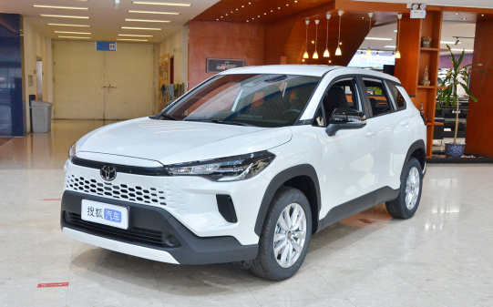 9 月汽车销量榜单出炉，两款带混动版本的合资燃油 SUV 重返前十，不少人感慨燃油车是不是要回暖。这究竟是传统燃油车的绝地反击，还是混动技术在为燃油阵营续命？

今年以来，燃油车市场份额持续收缩，榜单起伏明显，多次跌出销量前十。个别车型短暂回榜，不代表燃油车趋势反转。少数车型回暖背后，燃油车大盘仍在