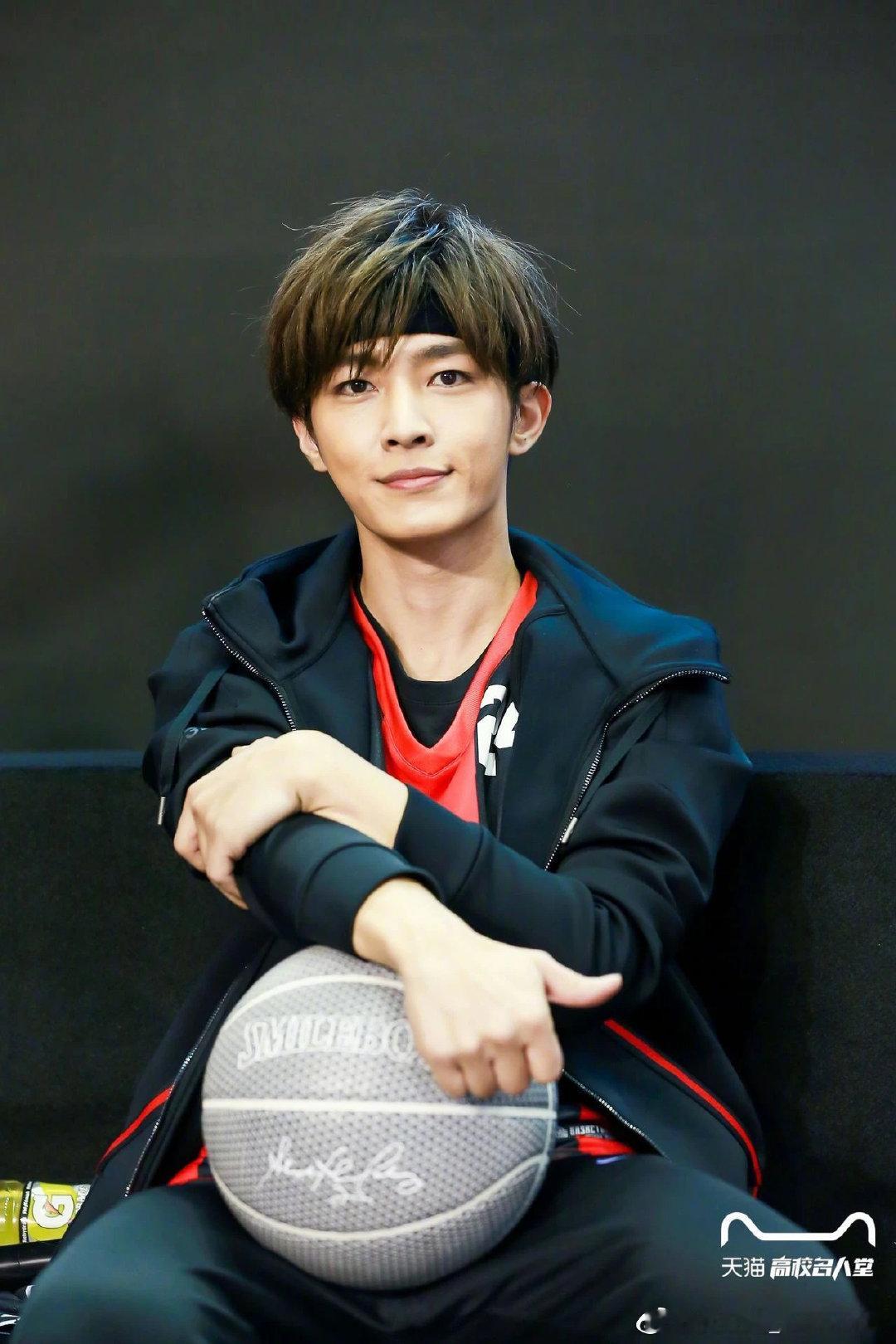 #炎亚纶[超话]# 今天又是签到第一，无敌是多么寂寞 ​