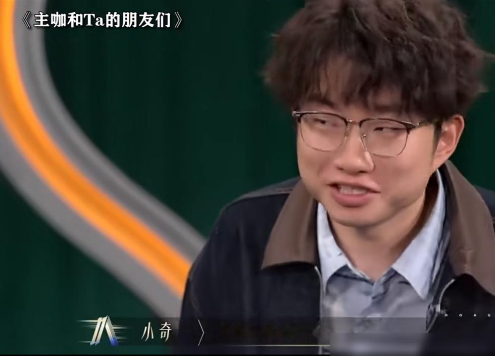 苏醒拍着桌子喊不是我，对面俞灏明乐得直拍大腿。这哪是脱口秀，这是0713当面拆家。
俞灏明嘴太毒了，说宁愿一直昏迷，不要苏醒。还补刀：不是不火，是不敢火。苏醒也不惯着，直接怼回去：别回0713，我们那没皇位，钱给到位，没镜头都行。
最好笑的是高寒，上台先递个暖手宝，说怕待会冻手。何洁补一句纯装，