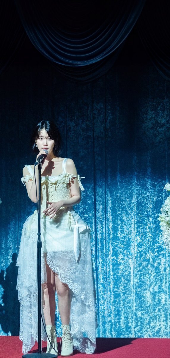 #IU[超话]#🐥#IU韩国第一女solo# 
onlyU美图-261017 IU相关美图
早安💜

【cr: wyjc516】
—☆#IU#☆李知恩☆#iu# —
🐣1r
🔮IU 个人IG【dlwlrma】
🔮IU 官方IG【iu_edamofficial】 ​ ​​​
#IU仁川机场海关宣传大使# ​
