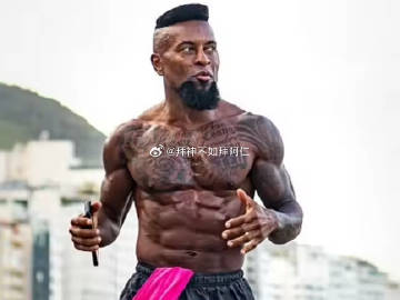 曾效力于皇马的巴西传奇球星泽·罗伯托近日接受采访，毫无保留地揭开了自己...