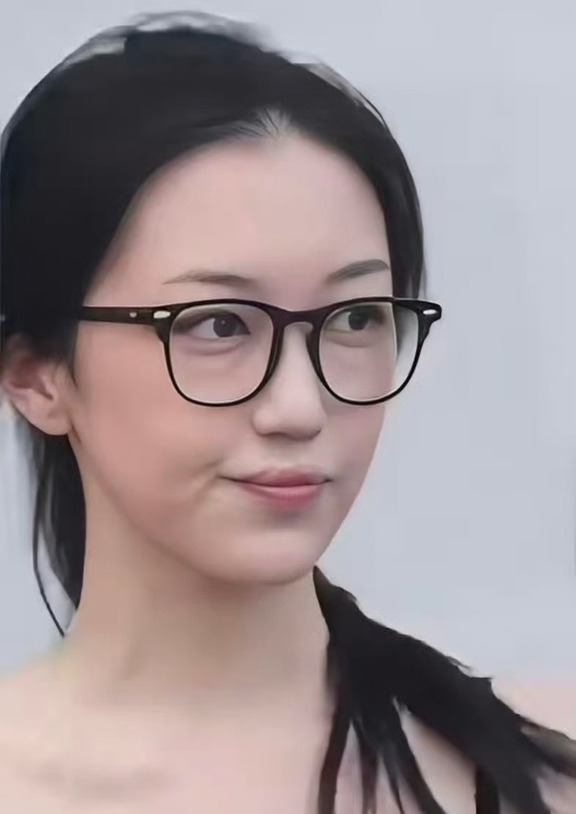 ✨李嫣街拍状态太绝了，自信的女孩最有光芒