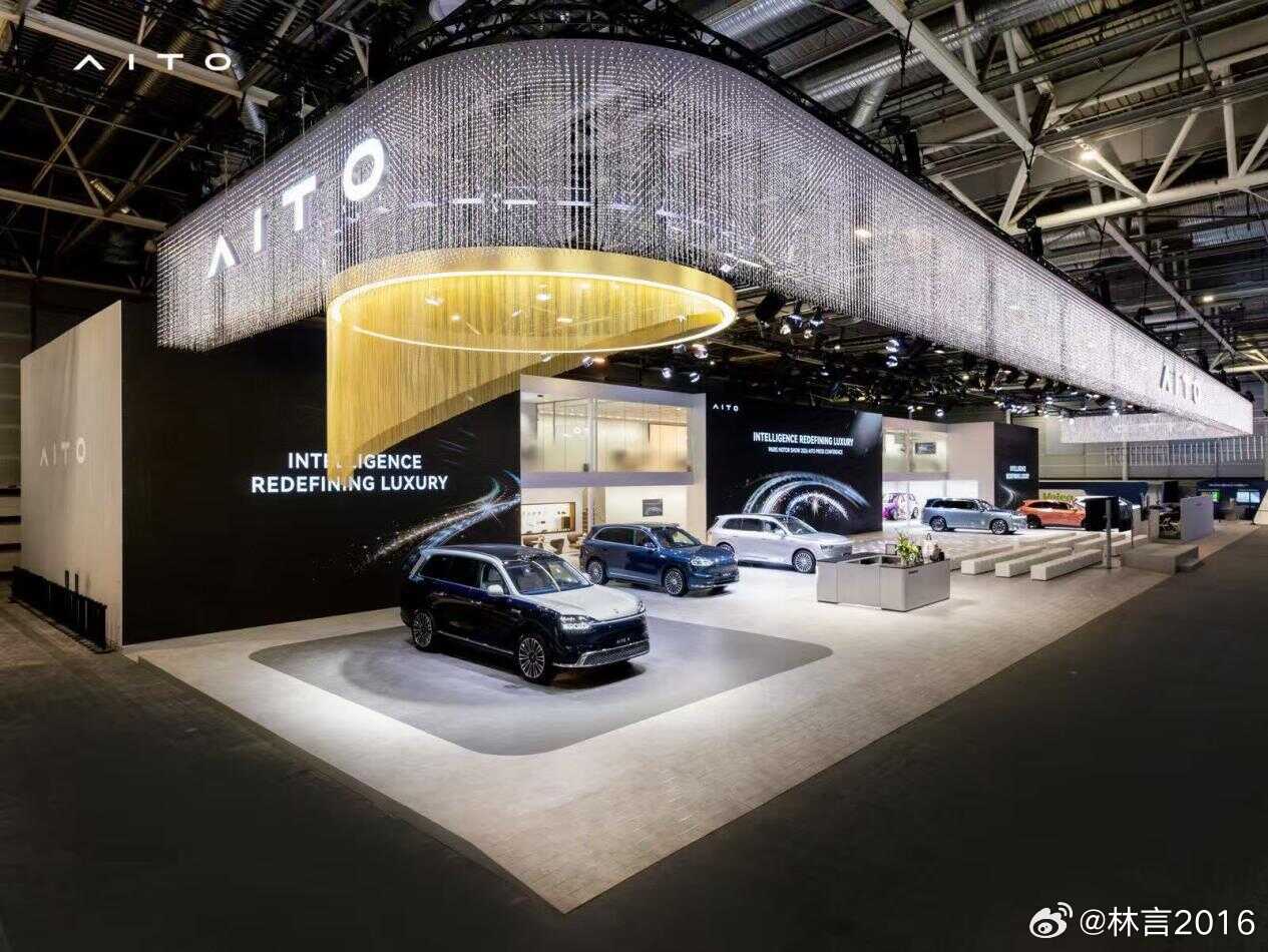 赛力斯剑指欧洲，“单飞”大考与全球豪华加冕

导读：赛力斯官宣入欧，既是品牌加冕之战，更是“单飞”后验证独立操盘能力的关键一跃。

有20个中国品牌参加的2026年巴黎车展，赛力斯没有缺席，高调官宣问界将于2027年秋季进军欧洲。

应该说，伴随A股涨停的资本狂欢，这一动作不单单是其全球化战略的 ​
