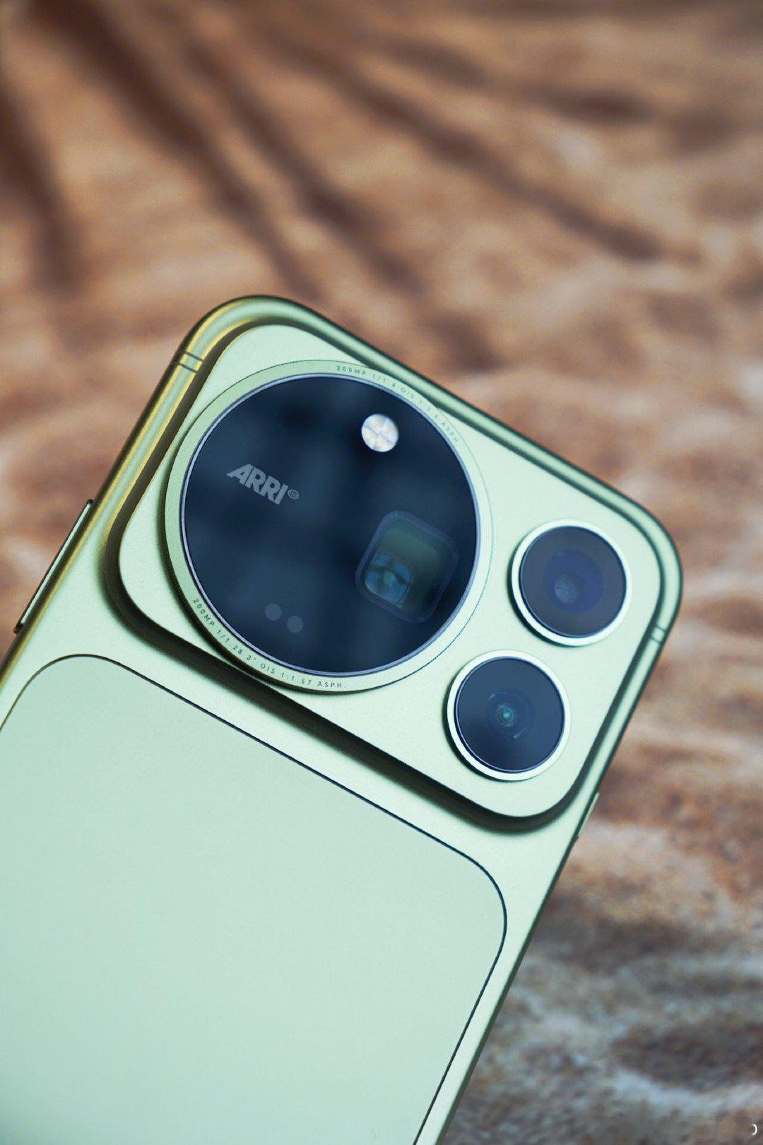 再等两天，荣耀Magic9 Pro Max就正式发布了，外观、质感、影像、屏幕、续航、系统通通升级，坐等[卡皮巴拉] ​