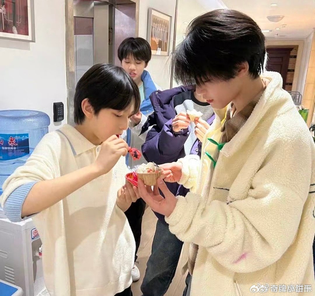 #熙铭[超话]# xm#熙铭 四代唯一颜霸cp# xm#熙铭 四代唯一红蓝双色# 

“我堆积如山的思念你听得见吗”

​