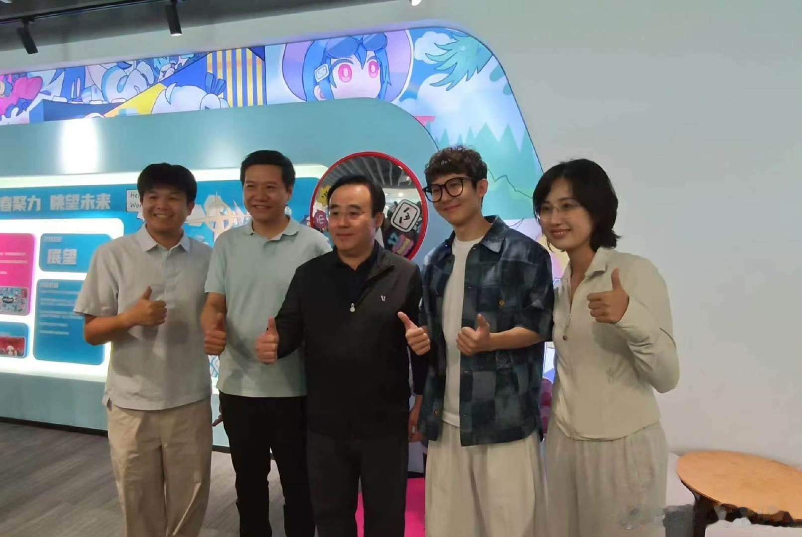 #雷军AreYouOK十一年了# 小米年轻化战略布局里，B站占据重要位置。借助社区生态，持续倾听年轻人想法，调整品牌对外沟通的方式#雷军发b站十年了# ​