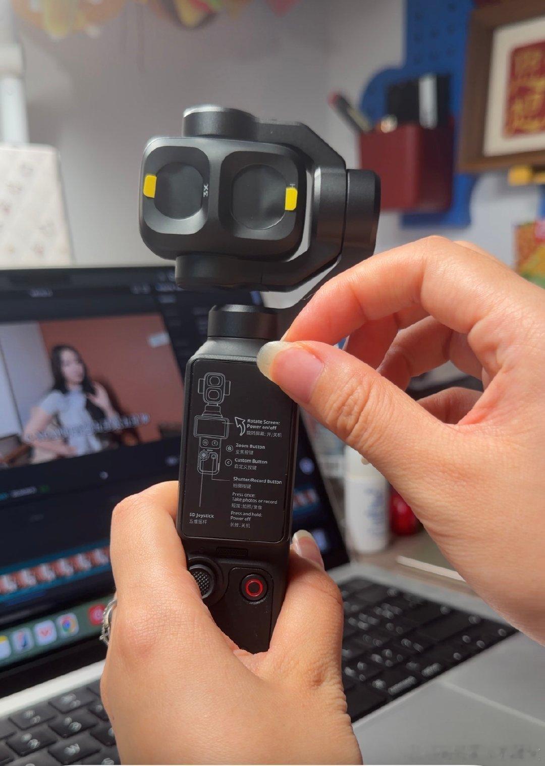 今日份开箱～
赶在成都车展前终于收到了pocket 4p
vlog套装东西也太多了
光充电器就又仨…
为啥不能统一一下呢
#大疆action4##2026成都车展# ​