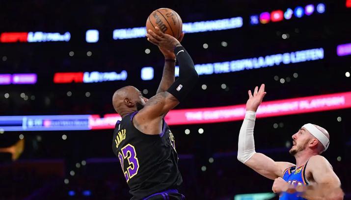 NBA｜名记曝詹皇下家三热门！骑士领跑，热火76人紧随其后  休赛期勒...