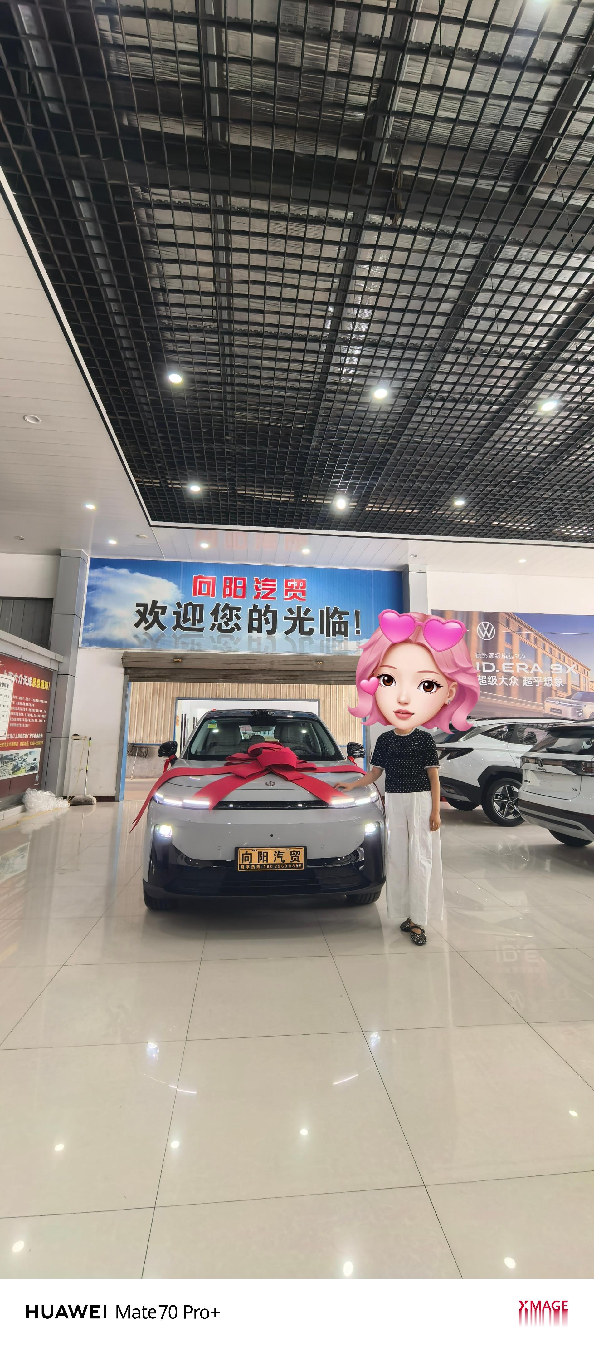 喜提零跑B10🚗
纠结许久，终于把新车开回家✨
外观简约大气，内饰质感在线，800V快充真的香，喝咖啡的功夫就能补满电。
8295芯片车机丝滑流畅，零重力座椅坐起来很舒服，家用代步、周末出游都合适。
性价比拉满，往后风雨同路，开启新生