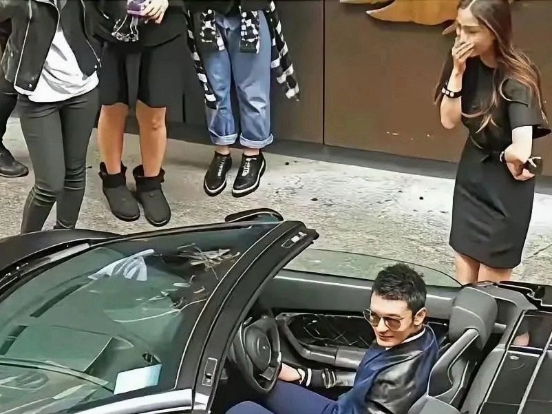 当年黄晓明送杨颖二手兰博基尼，她笑得像中了奖 ​