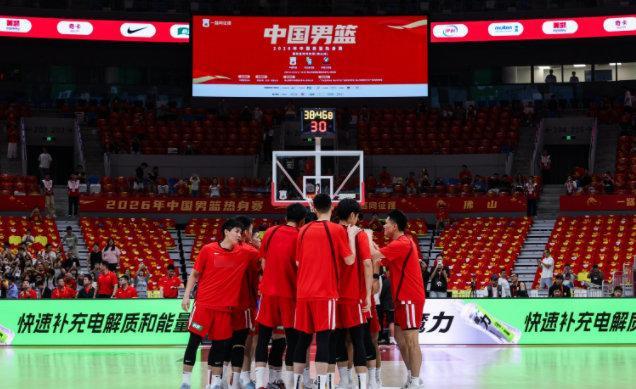 中国男篮热身赛77-84不敌新西兰男篮，状态令人担忧，距离世预赛就剩一...