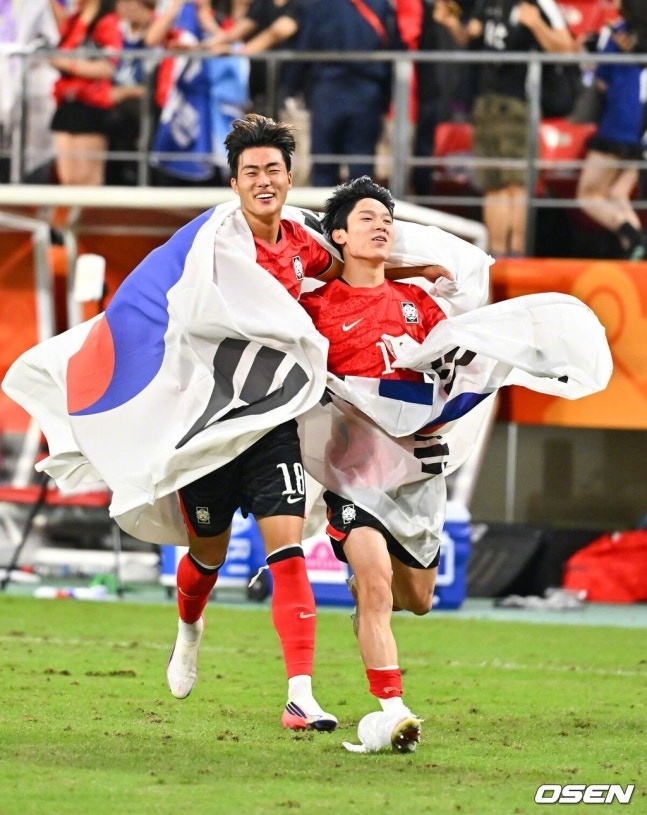 【#韩U23队长称大家赛前心情沉重#】#韩国网友不满亚运夺金免兵役#直播吧10月04日讯 亚运会男足决赛，韩国队1-0日本夺冠，韩国U23球员集体免除兵役。不过，在赛后采访中，多名韩国球员的言论及行为引发韩国民众以及韩国政界强烈批评。

据多家韩媒报道，梁民革在赛后接受采访时被问到夺得金牌有何感受， ​