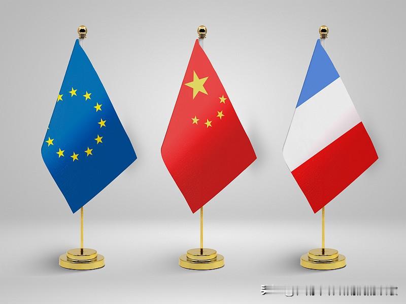 法国把“一个中国”说定 这次法国直接把“一个中国”原则的表述说死，连模糊空间都没留，真的戳破了某些西方势力想打“台湾牌”的小心思。
之前不少欧洲国家在对华表态上总玩文字游戏，嘴上说尊重，背地里偷偷搞小动作，甚至默许议员窜访台湾，搞所谓的“官方往来”擦边球。这次法国直接明确表态不支持“台独”，不干涉中