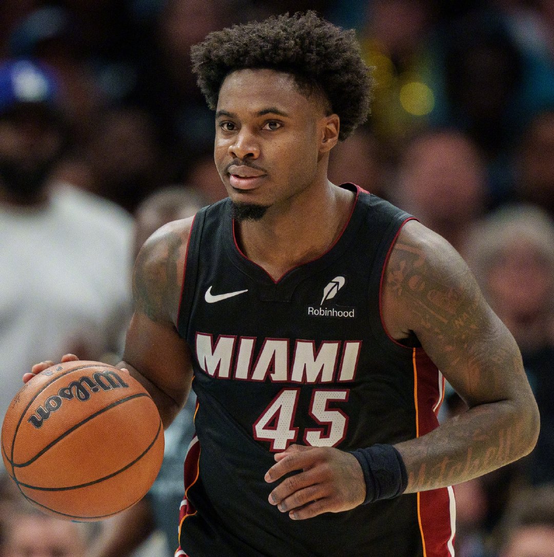 #NBA酷图# 今天是后卫戴维恩-米切尔的28岁生日，让我们祝他和今天过生日的球迷朋友们生日快乐！#NBA[超话]# ​