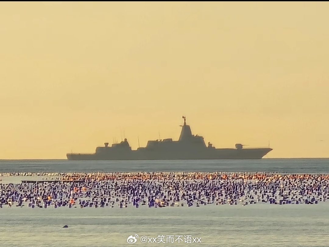 中外舰闻[超话]055剪影[喵喵]敬一丹曾三次获得金话筒奖烽火问鼎计划 ​​​