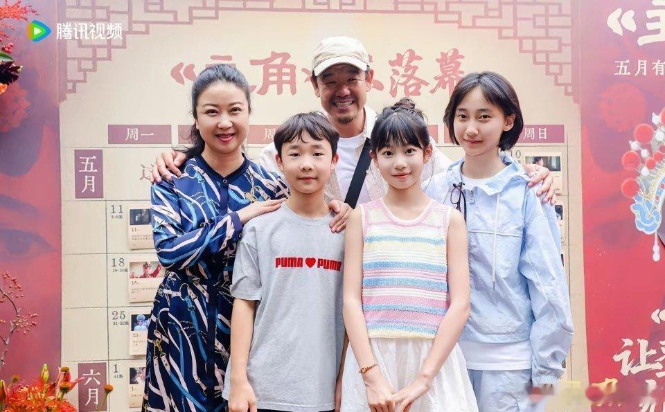 电视剧《主角》庆功宴，三位女主演缺席，张嘉益、窦骁、孙浩、翟子路等均到...