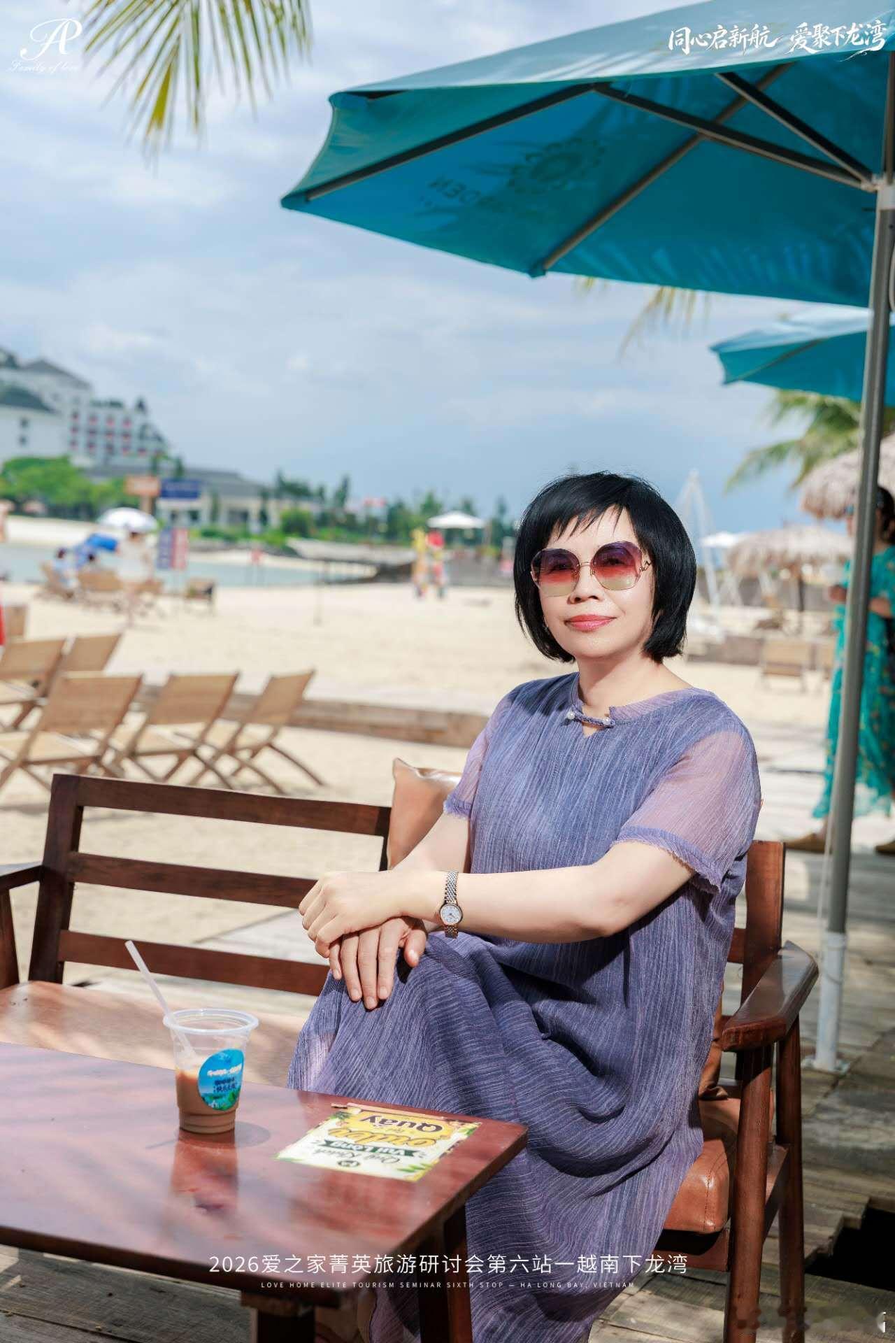 下龙湾海边，吹吹海风，放空自己。 看山海辽阔，内心从容安然。 ​​​