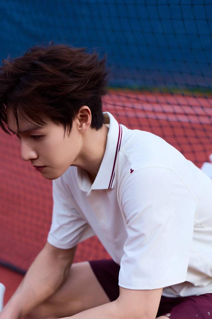 #李昀锐lin[超话]#  lyr#李昀锐# 李昀锐#李昀锐言尚# 
一则网球王子🎾的假期日常🌄

​