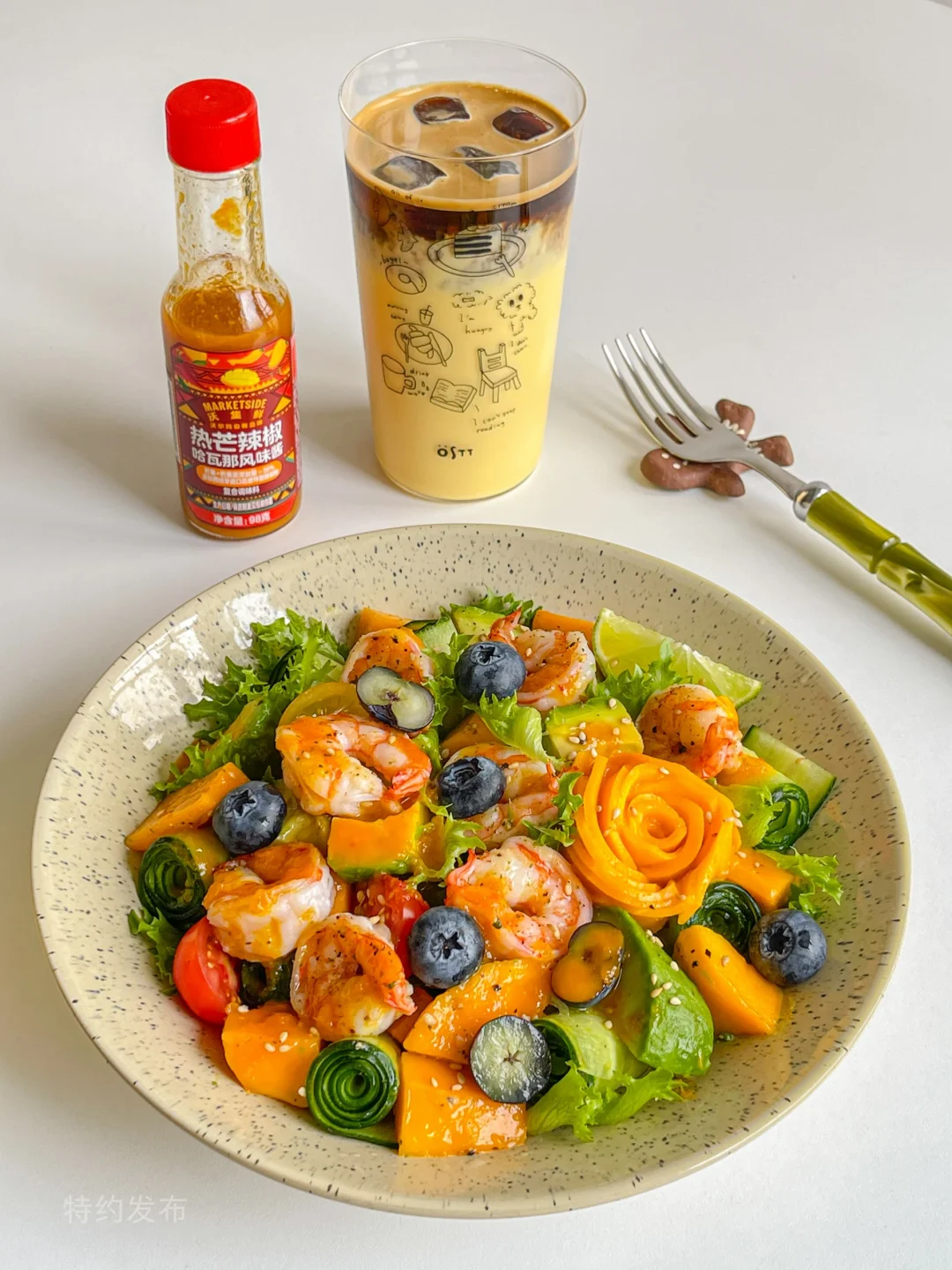 干净饮食🥗芒果牛油果虾仁沙拉🥭芒果拿铁🥛