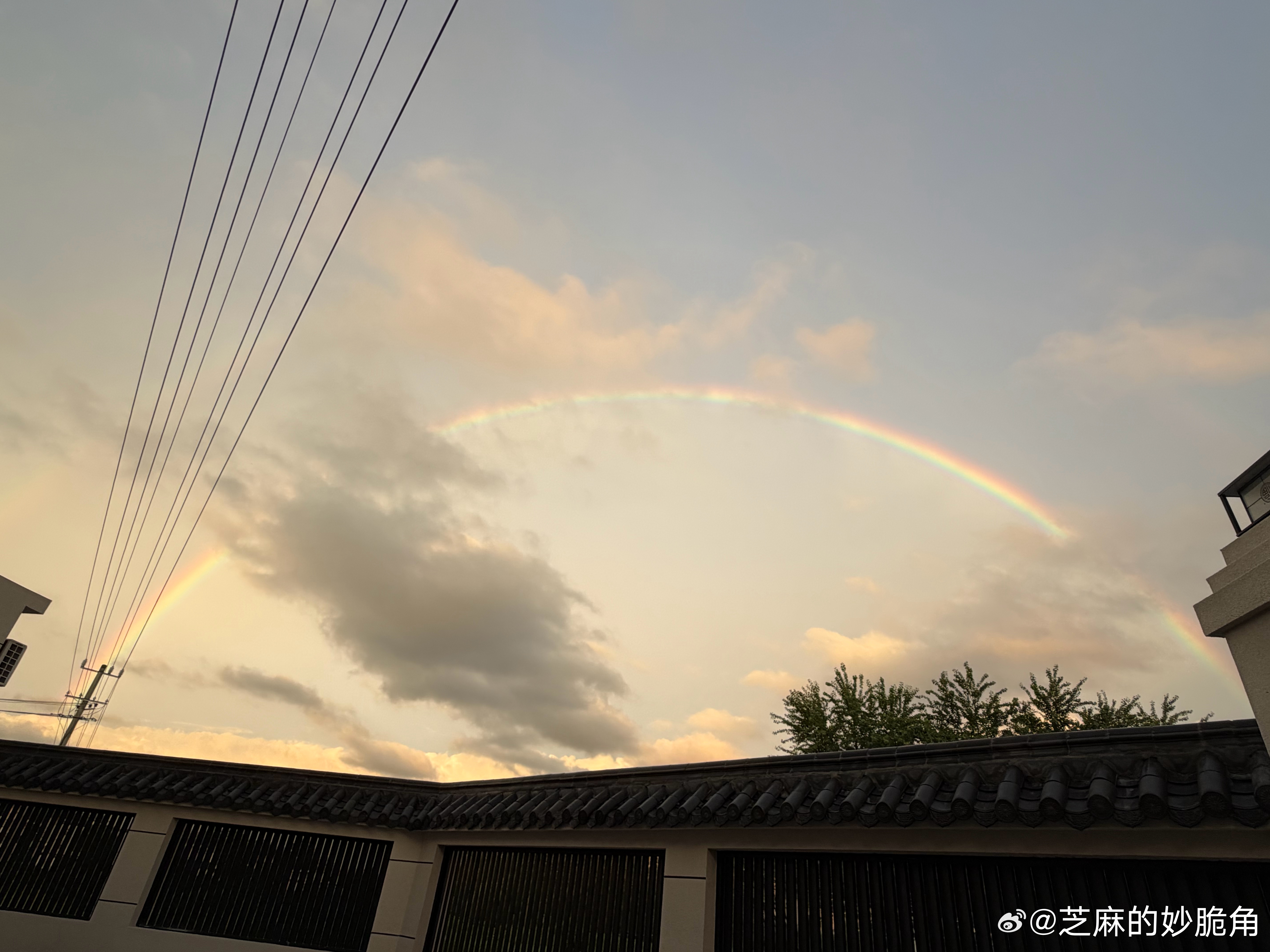 下一天的雨🌧️了，现在雨小了，彩虹🌈出来了。空气清新还凉爽了，希望...