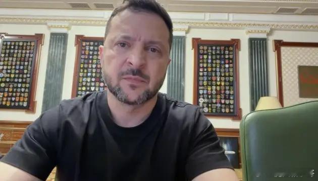 俄罗斯下手太狠！俄乌冲突打法彻底无底线，对等报复彻底打响

俄乌冲突拉锯四年有余，战局早已脱离常规战场博弈，双方打击尺度持续升级、底线不断失守。8月下旬以来，俄乌互相发起针对对方纵深腹地的高强度袭击，平民伤亡、民用设施被毁惨剧接连上演，冲突彻底进入无差别对等报复阶段，局势惨烈程度再 ​