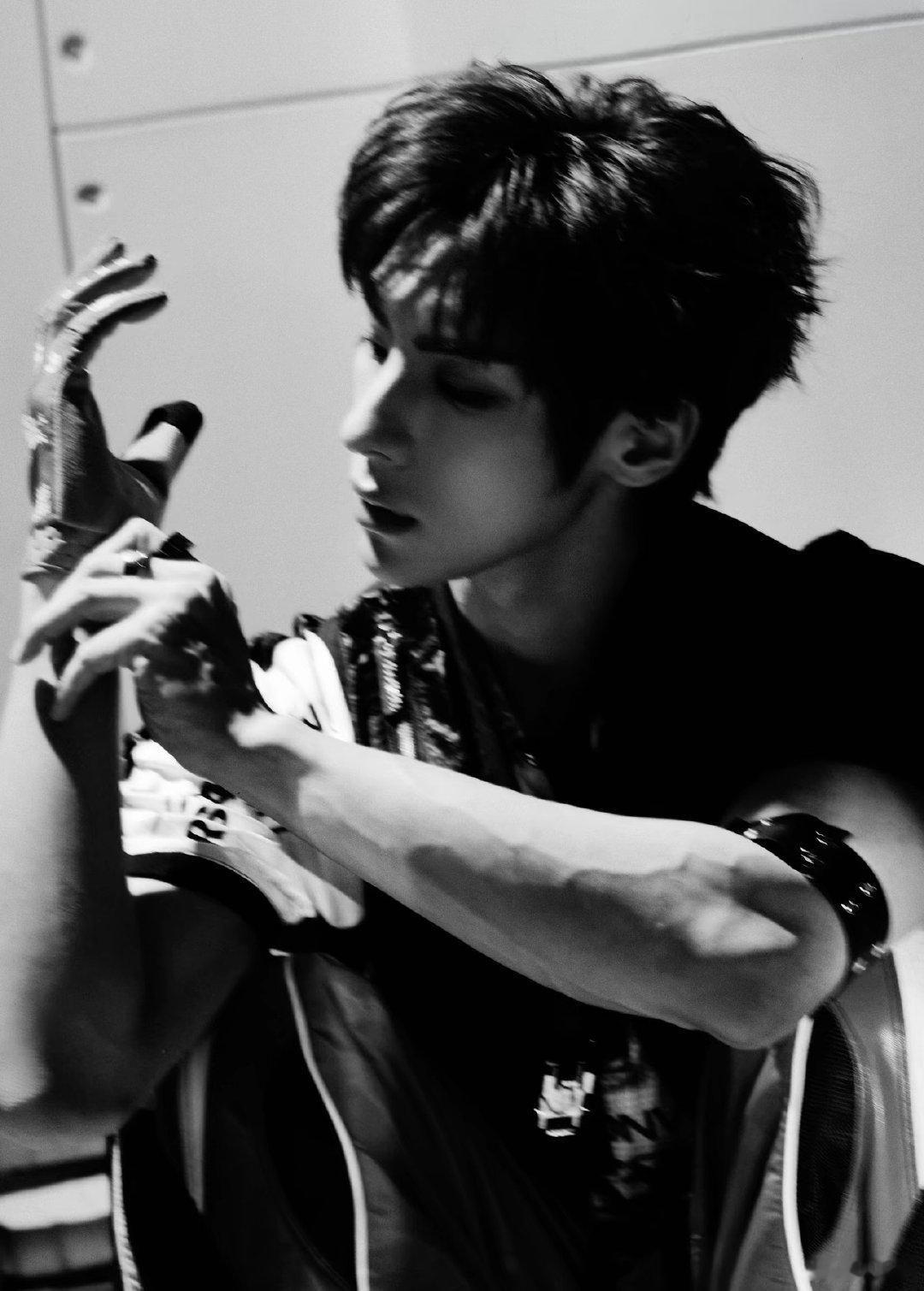 #颜安[超话]#  💙 #向全世界安利最好的颜安# 

什么时候再来北京开生日会

​