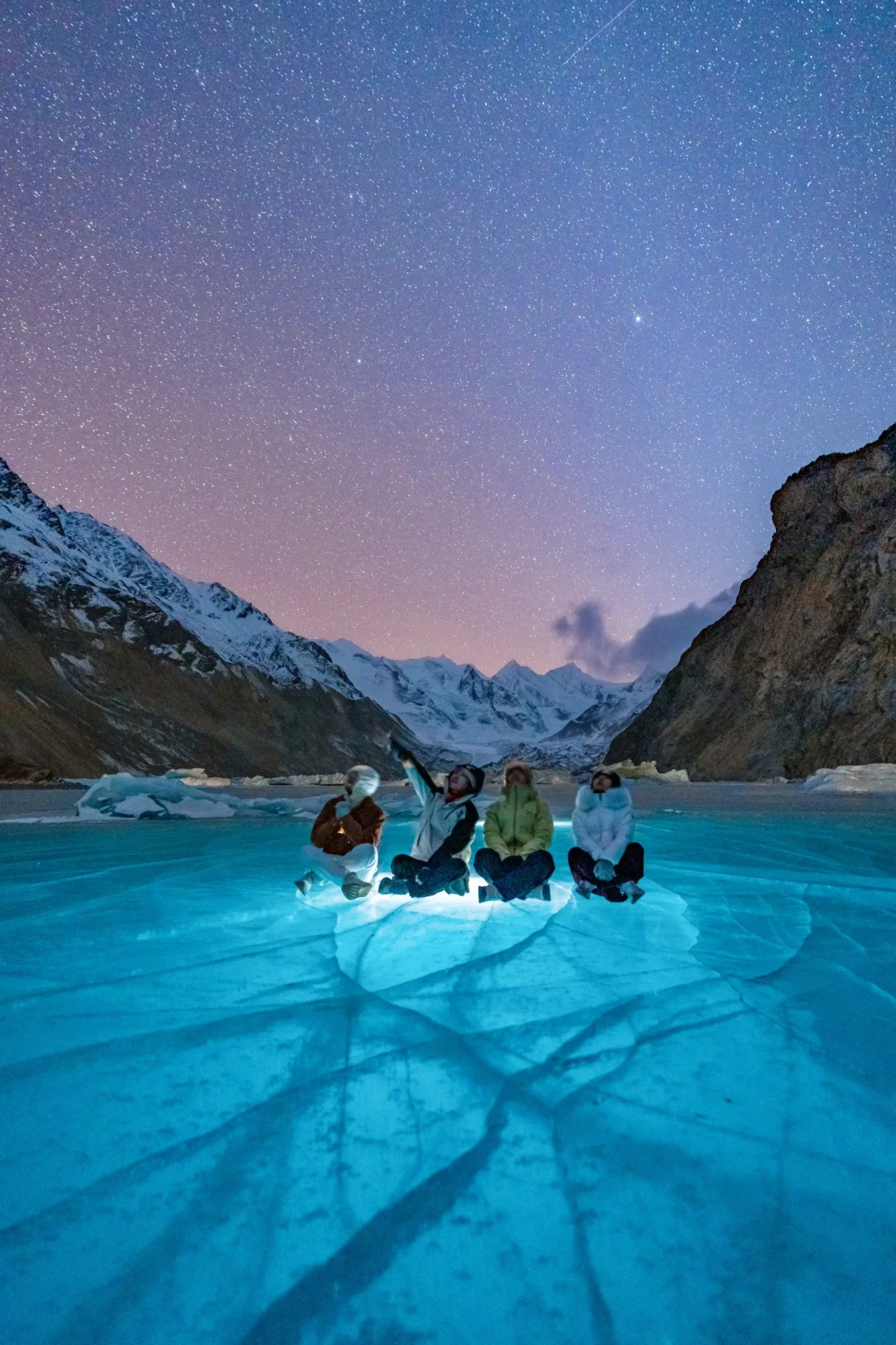 梦幻！我在祥格拉冰川拍到了蓝冰与星空同框