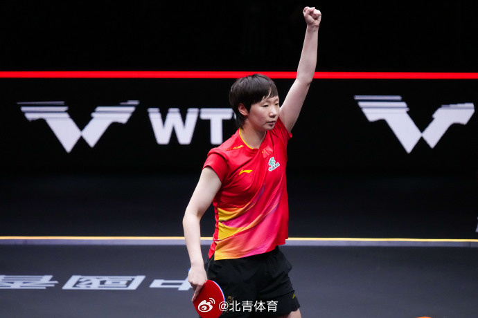 发布王曼昱照片并配文： 握紧拳头、默默蓄力，你也可以成为自己的太阳！...