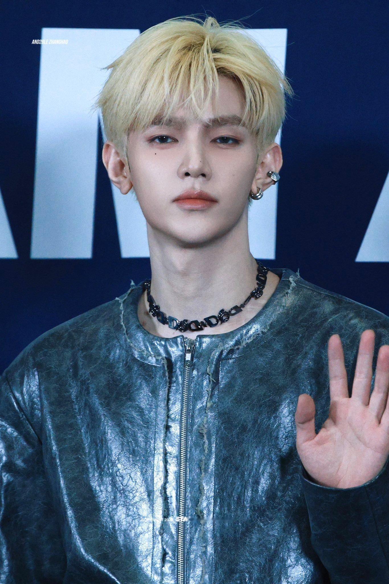 章昊  🎻🎻 260827  X更新章昊相关【KWDA盛典饭拍】 ...