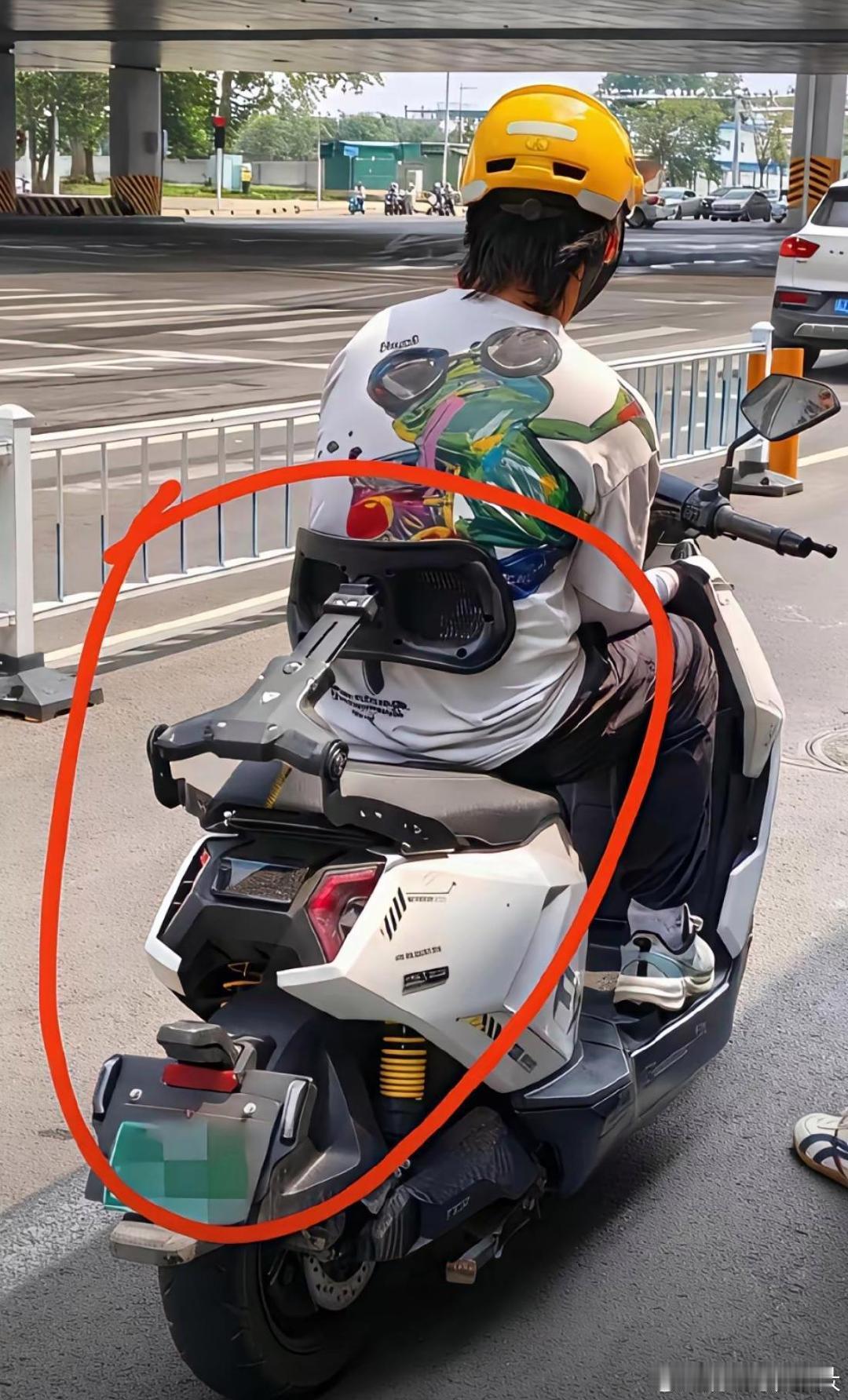 路上看到这个摩托车改装，到底实用吗？ ​
