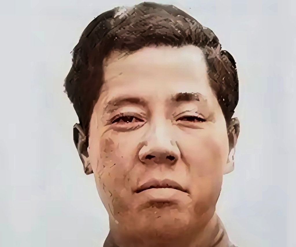 1971年惊天反转！戴笠孙子被判死刑，临刑一句实话，吓懵全场办案人员
 
1971年，戴笠孙子在安徽修拖拉机被判死刑时，他平静地说了一句话，身经百战的办案人员当场直接被吓出了冷汗，他究竟说了什么？
​1971年的安徽枞阳县，普农山农场机修车间里，一个满手机油的年轻人正趴在拖拉机底盘下拧螺丝。
 
这