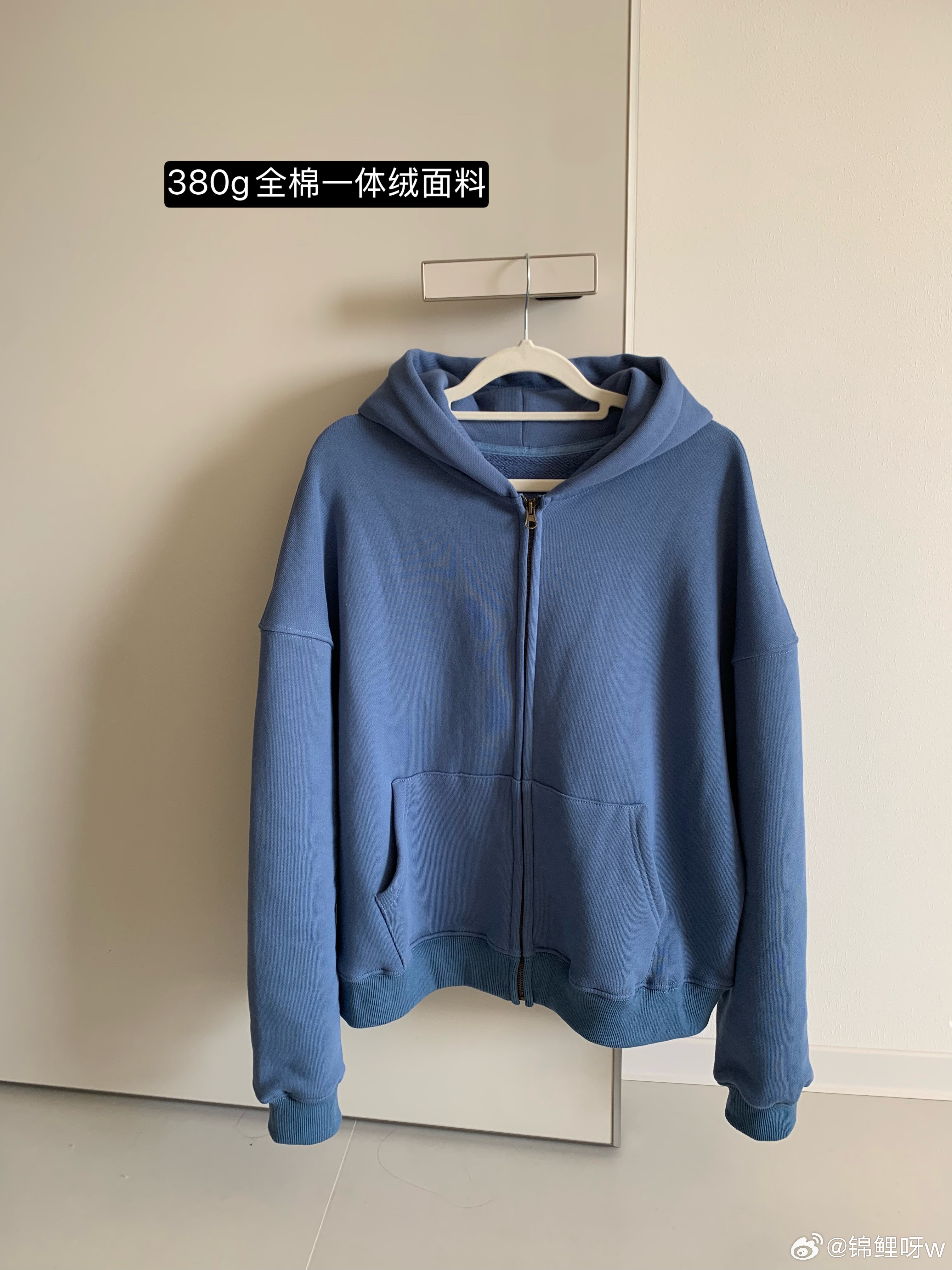 蓝色卫衣实拍图，今晚约 这款是一体绒来的！厚软舒服，比复合绒要贵，品质也好一些 ​​​