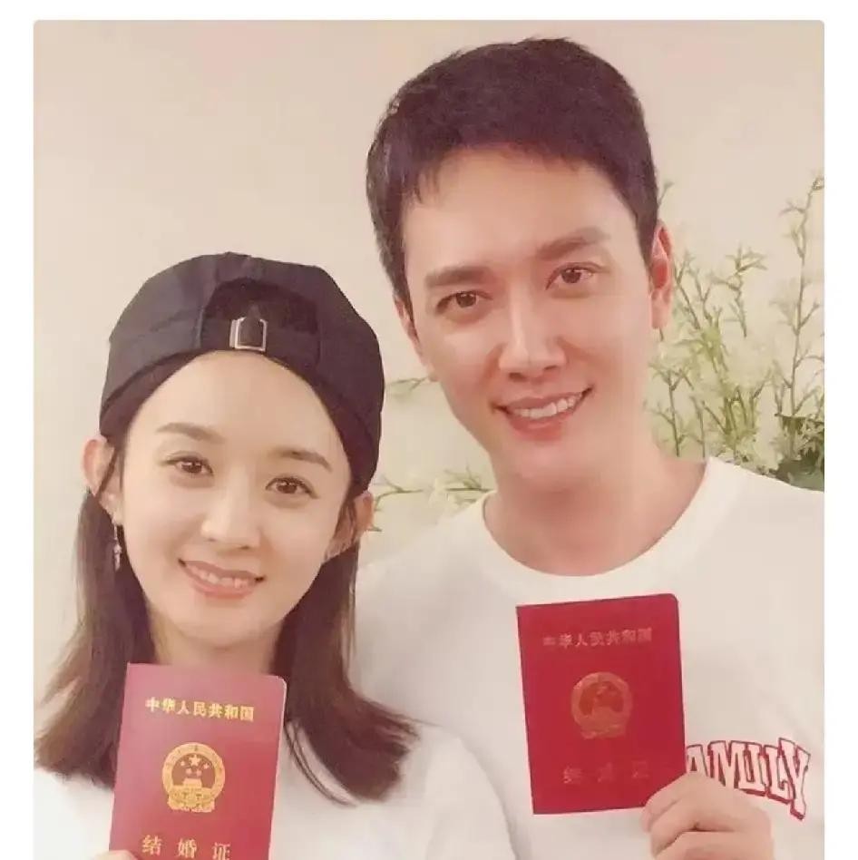 赵丽颖前脚刚因身体不舒服被送进医院，前夫冯绍峰的评论区就莫名其妙地沦陷了

这俩人都离婚各过各的多少年了，结果前妻一有点风吹草动，网友第一反应还是去冲前夫

把陈芝麻烂谷子的旧账全翻出来，隔空质问、冷嘲热讽，真是让人哭笑不得

冯绍峰平时在圈里算低调的了，这次估计坐在家里看着手机，也只能干瞪眼叹气
